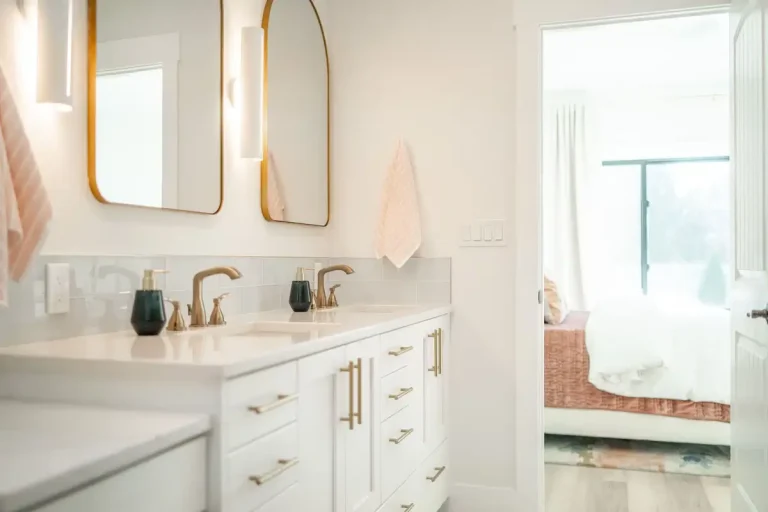 Modern Bathroom Sinks and Mirrors